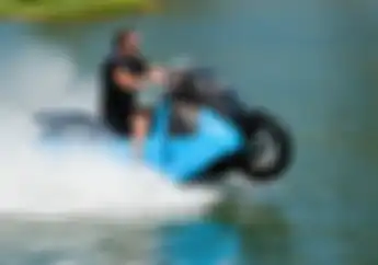 Punya Bodi Bongsor Seperti Yamaha NMAX, Motor Amfibi Gibbs Siap Libas Banjir, Ini Dia Spek dan Video Masuk Danau