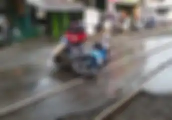 Ini Trik Aman Melintasi Rel Kereta Api, Pemotor Wajib Tahu Nih