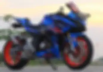 Honda CBR150R Cangkok Kaki-kaki Moge, Livery Pakai Helm Alex Marquez