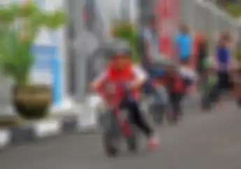 Anak-Anak Pushbike Diberikan Pengenalan Safety Riding Oleh Astra Motor Yogyakarta