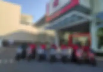 Rayakan Hari Kasih Sayang, Petugas Dinas Kebersihan Jadi Sasaran Astra Motor Jateng