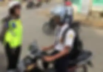 Awas, Ketahuan Gak Punya SIM Saat Riding Dendanya Bisa Bikin Cicilan Motor Tertunda