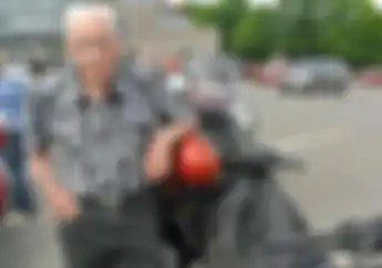 Gokil! Pria Berusia Seabad Masih Gagah Naik Honda Gold Wing Sambil Turing Jarak Jauh, Begini Rahasianya