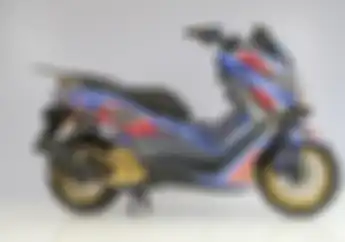 Berkelas Banget, Modifikasi Motor Yamaha NMAX Dibalut Decal Stylish Sampai Serat Karbon