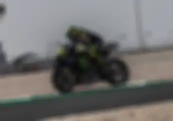 Video Detik-detik Valentino Rossi Kecelakaan di Tes Pramusim MotoGP Qatar, Ada Yang Nyala di Racing Suitnya, Apaan Tuh?