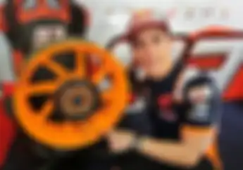 Harganya Setara PCX 150, Honda Jual Bebas Pelek RC213V Marc Marquez Lengkap dengan Tanda Tangan