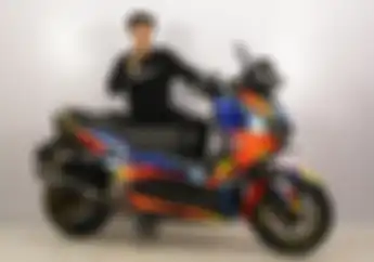 Pakai Part Mewah dan Livery Mencolok, Yamaha XMAX Ini Sukses Jadi Juara Daily Use Customaxi Makassar