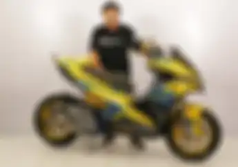 Tampil Sporty dan Punya Fitur Canggih, Yamaha Aerox Berkelir Kuning Ini Raih Gelar Racing Look di Customaxi Makassar