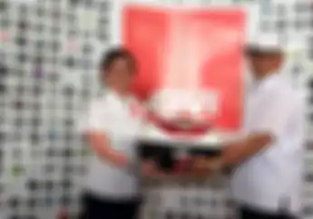 Asyik Nih, PT Givi Indonesia Bagikan 100 Box Kepada Para Guru di Cikupa