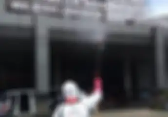 Pemilik Motor Ingin Bayar Pajak Bisa Tenang, Bapenda DKI Sudah Semprot Desinfektan di Dua Kantor Samsat Ini