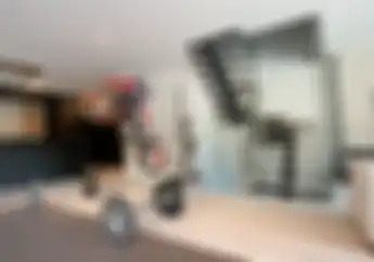 Video Kelihaian Toni Bou Atraksi Di Dalam Rumah Pakai Motor Trial Sambil Gosok Gigi