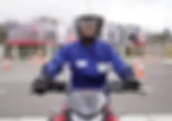 Sering Disepelein,  Kebiasaan Ngerem Pakai Dua Jari Sangat Berbahaya Loh, Begini Penjelasannya!