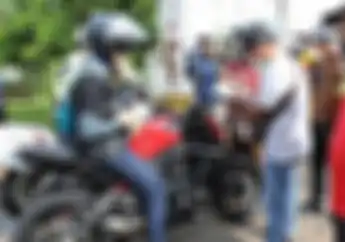 Ganjar Pranowo Dihentikan Relawan Tanggap Corona Saat Riding Naik Kawasaki ER-6n, Dicecar Pertanyaan Ini