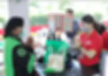 Lumayan Banget Nih, Driver Gojek Dapat Voucher Rp 100 Ribu Untuk Ditukar Sembako di Alfamart
