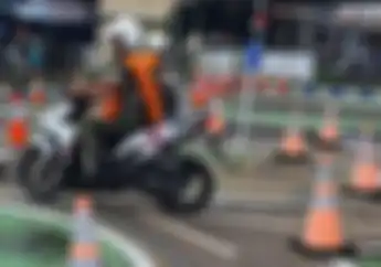 Jangan Asal Tarik Gas, Begini Tips Belajar Motor Matic Buat Pemula