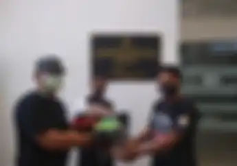 Dua Jempol! Komunitas Motor TRAFIC Bagi-bagi Ribuan Masker Demi Berantas Virus Corona