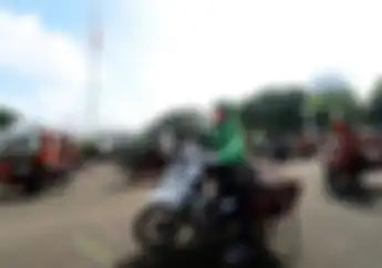 Dua Jempol, Driver Ojek Online Sampai Pos Indonesia Siap Antarkan Sembako Pemberian dari Istana