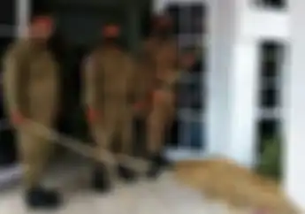 Video Satpol PP Memegang Rotan Seperti Polisi India Viral di Media Sosial, Ternyata Begini Penjelasannya