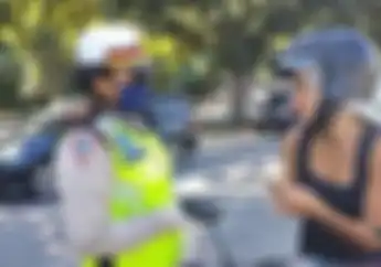 Bule di Bali Enggak Bisa Ugal-ugalan Lagi Naik Motor, Tilang Elektronik Resmi Berlaku