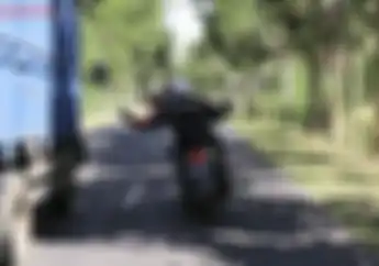 Bikers Perhatikan, Sering Timbulkan Kecelakaan, Ini yang Harus Diperhatikan Saat Berkendara Dekat dengan Truck Atau Bus
