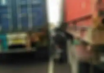 Libur Lebaran Tambah Ilmu, Perhatikan Hal Ini Saat Naik Motor Diantara Bus dan Truk Agar Tetap Aman