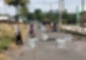 Polisi Pasang Beton Buis di Tengah Jalan, Masih Ada yang Berani Balap Liar Enggak Ya?