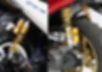 Bikin Penasaran, Kenapa Sokbreker Ohlins NMAX Tabungnya di Bawah, Kok PCX di Atas?