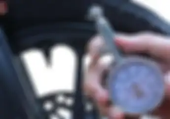 Pemotor Sadarlah, Begini Efek Bahaya Campur Angin Biasa dan Nitrogen Pada Ban Motor