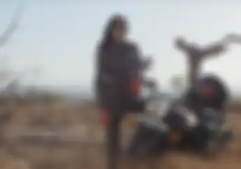 Lady Bikers Waspada, Naik Motor Pakai Sepatu High Heels Bisa Bikin Celaka Nih