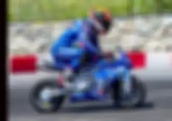 Semua Dilakoni, Alex Rins Latihan Motor Ukuran Besar Sampai Mini