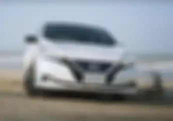Nissan LEAF Adu Kebut di Medan Off-Road Pasir Pantai, Bukan Lawan Kendaraan Lain, Tapi Melawan Alam!