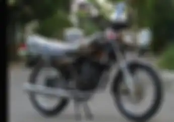 Bener Gak Sih Motor 2-Tak Itu Paling Bagus Pakai Oli Samping yang Wangi?