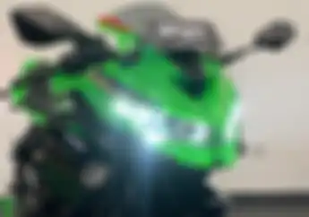 Kawasaki Ninja ZX25R 4 Silinder ABS SE Harganya Lebih Mahal, Apa Bedanya dengan yang Standar?