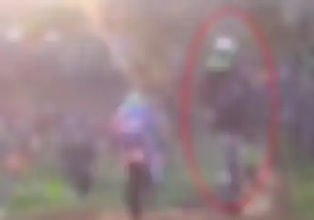 Video Detik-detik Pembalap Grasstrack 'Zuneng Monza' Meninggal Saat Balapan, Tubuhnya Terlempar ke Tanah