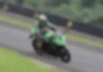 Gokil, Test Ride Kawasaki Ninja ZX-25R di Sirkuit Segini Top Speednya