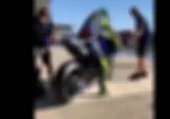 Valentino Rossi Ngegas Motor MotoGP Yamaha M1 di Jerez, Nih Videonya