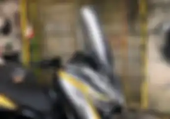 Asyik, Modal Segini, Windshield Yamaha XMAX Bisa Naik Turun Sendiri Pakai Tombol
