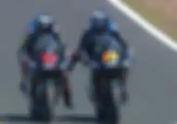 Kocak, Selebrasi Adik Valentino Rossi Podium Malah Berakhir Bencana