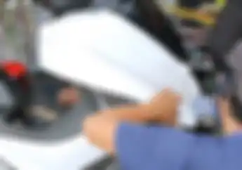Ubah Warna Motor Dengan Stiker Full Body, Apakah Harus Ganti Data di STNK Dan BPKB?