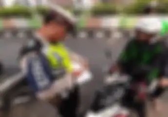Sering Jadi Pertanyaan, Apakah Polisi Berhak Menyita STNK yang Gak Bayar Pajak Tahunan?
