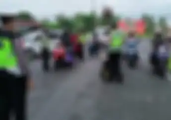 Gak Pakai Bayar Dapat Stiker Ajaib Bebas Tilang Polisi, Cuma Lakukan Cara Ini Bro!