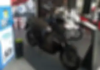 Ada Tambahan Warna Biru, Ini Dia Penampakan Pelat Nomor Motor Listrik