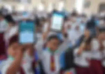 Asyik Nih bro, Bantuan Pulsa Gratis Sudah Disalurkan, Sekarang Tinggal Tunggu Bantuan Smartphonenya
