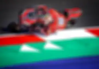 Jelang MotoGP San Marino 2020, Valentino Rossi Kalah Cepet Pamer Helm Sama Pembalap Ini
