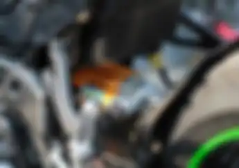 Pasang Sokbreker Ohlins di Kawasaki Ninja ZX-25R, Apa Saja Pilihannya?