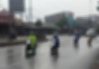 Prakiraan Cuaca Hari Ini, Bikers Perlu Bawa Jas Hujan Gak Nih?