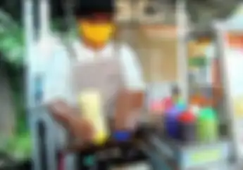 Rekomendasi Buat Bikers, Unik Pedagang Kue Cubit Layanin Pembeli Pake Bahasa Inggris, Cuma Di Sini