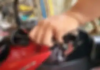 Atur Jarak Main Kopling Motor Sebelum Perjalanan Jauh Seperti Mudik Lebaran, Nih Caranya