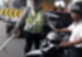Enggak Main-main Pemotor Merokok Pilih Kurungan atau Denda Tilang Sebanyak Ini