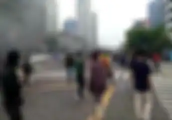 Video Demo Tolak Omnibus Law UU Cipta Kerja Berujung Bentrok di Sarinah, Jalanan Lumpuh Fasilitas Umum Ambyar